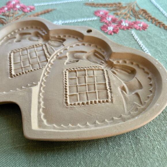 Vintage 1988 Brown Bag Cookie Art Double Heart Shaped Ceramic Shortbread Mold - Picture 2 of 9